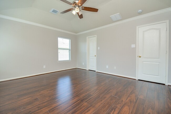 Building Photo - 16021 Summerville Lake Dr