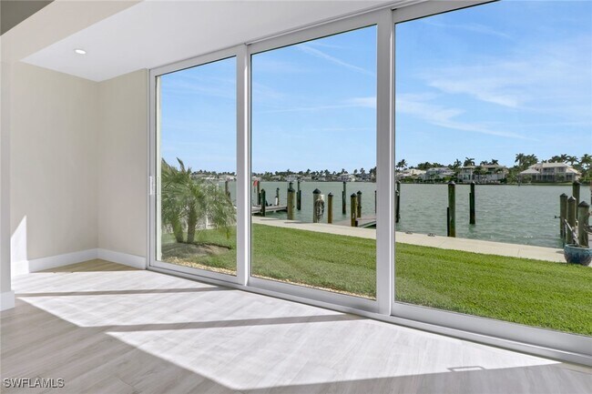 Building Photo - 2500 Gulf Shore Blvd N