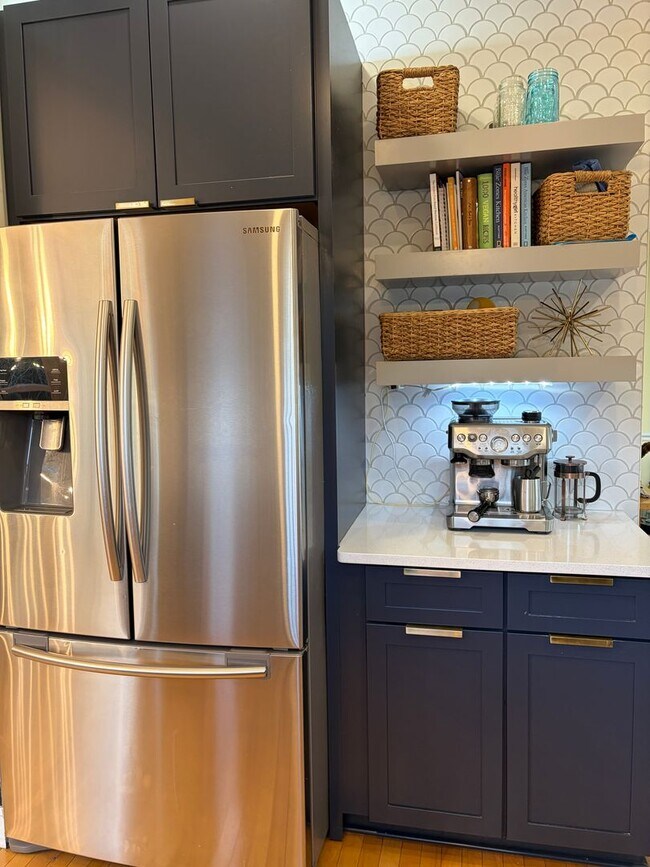 Building Photo - 4 Bedroom! Walk to Jim Warren Park, Frankl...