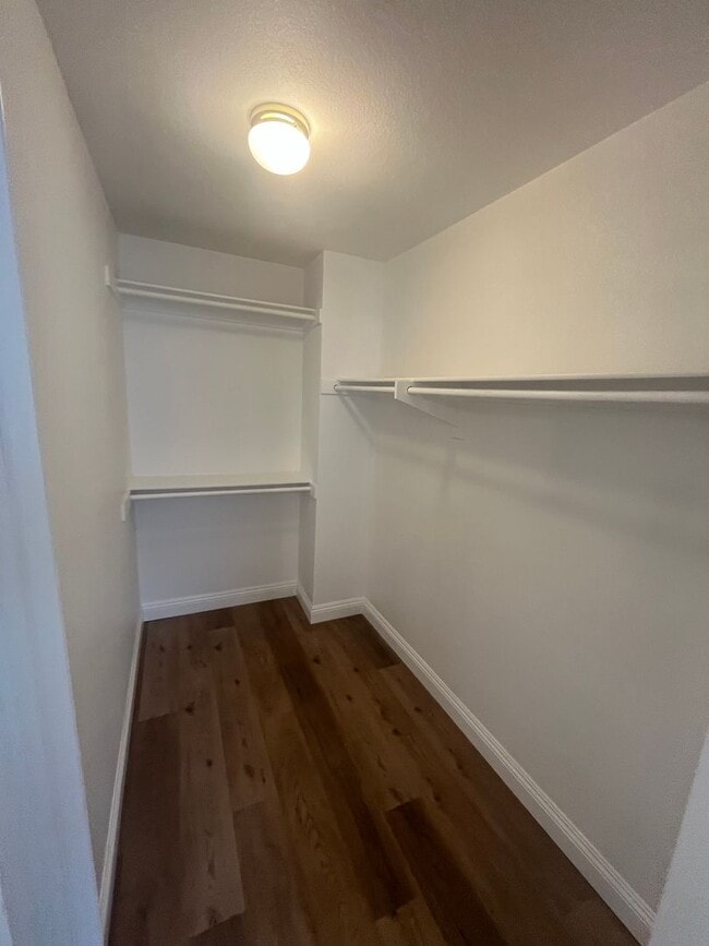 Building Photo - 1833 Mirador Dr