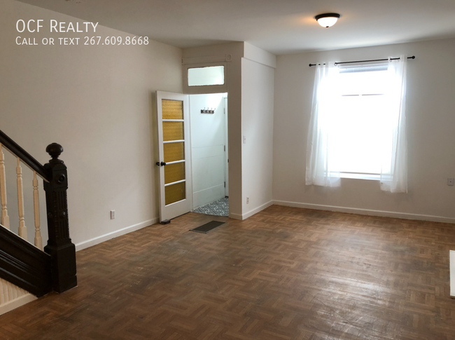 Building Photo - Large Renovated Point Breeze Rowhome