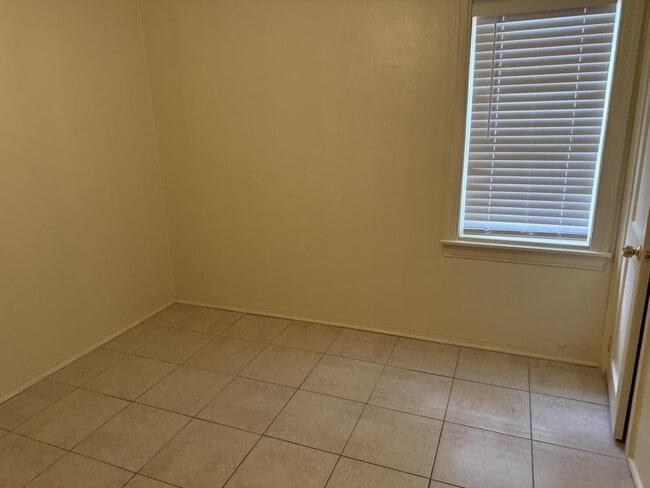 Building Photo - 2843 2nd Ave S