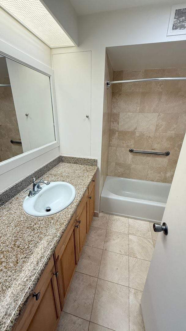 Building Photo - For Rent – Spacious 2 Bedroom, 2 Bath Cond...