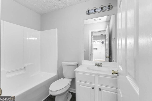 Building Photo - 6604 Splashwater Dr