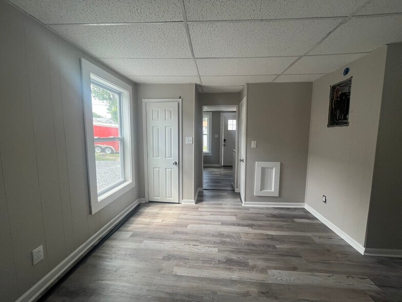 Living Room/Bedroom - 166 18th St