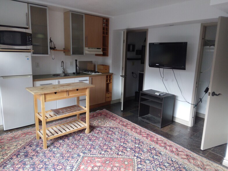 Building Photo - 3331 Dickens St