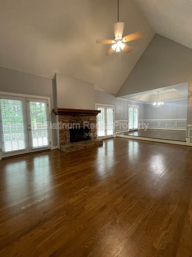 Building Photo - 4204 N Mountain Rd NE