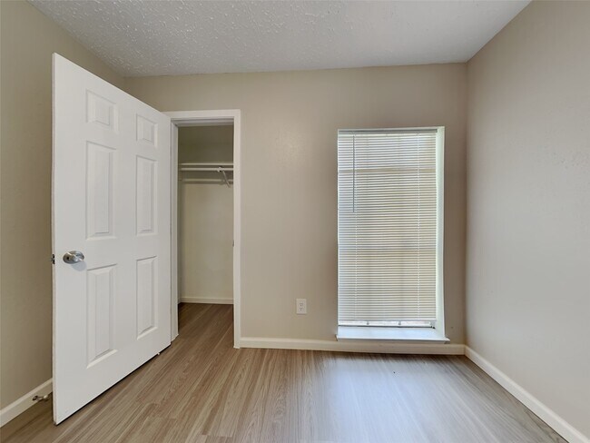 Building Photo - 12219 Lennox Gardens Dr