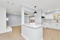 Building Photo - 9404 Beechnut St