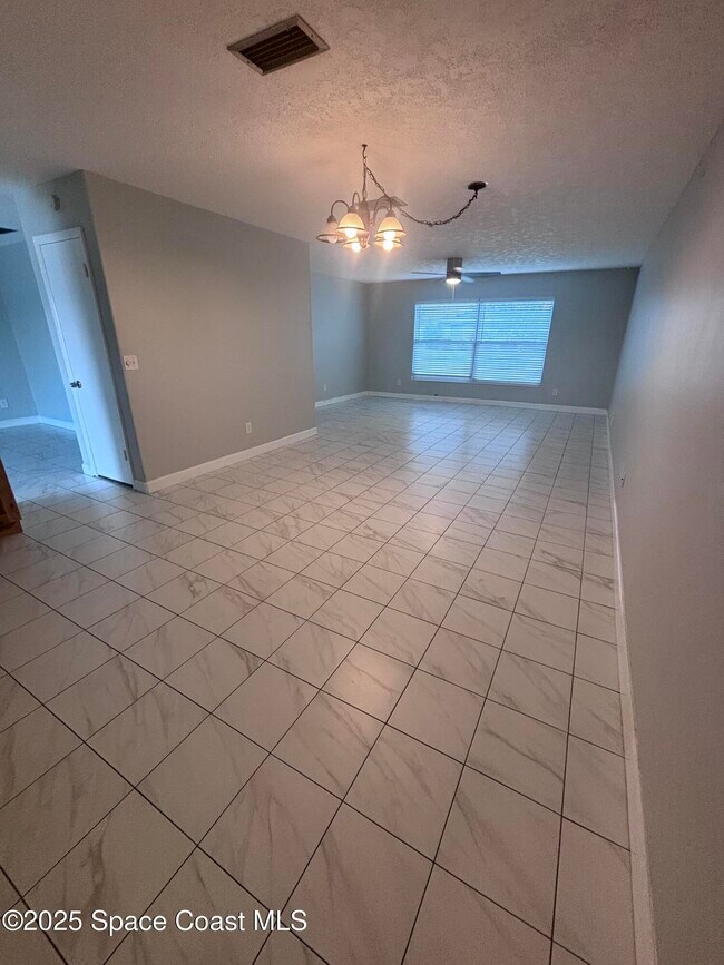 Building Photo - 465 Sundoro Ct