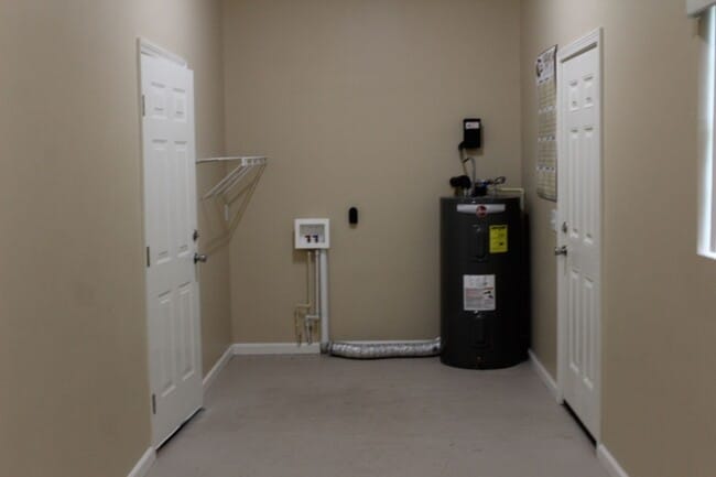 Building Photo - Executive 3 Bedroom / 2 Bath Home in Marianna, Florida