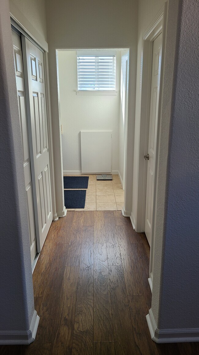 Building Photo - 1888 Leaning Oak Dr