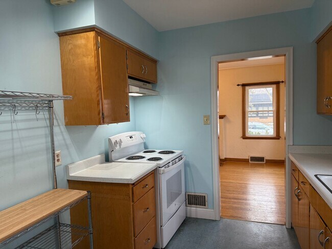 Building Photo - The Cutest 3-Bedroom Tudor - One Block From Como Golf Course