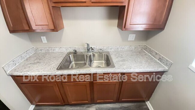 Building Photo - 1519 S Smithville Rd