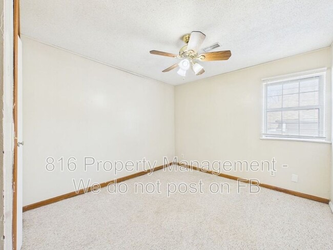 Building Photo - 402 S Commercial Ave