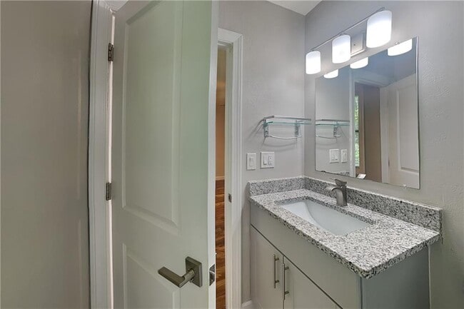 Building Photo - 3424 Hogan Dr NW