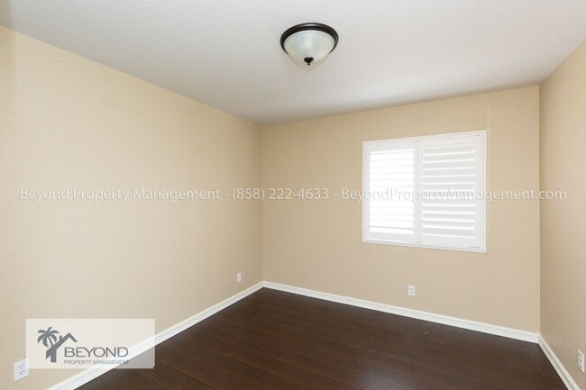Building Photo - ELEGANT 4BR/2.5BA H in HOME IN OCEANSIDE P...