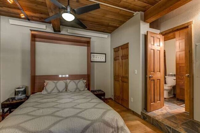 Building Photo - Furnished Studio with Amazing Views!