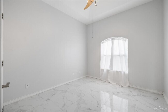 Building Photo - 22 E Beech St