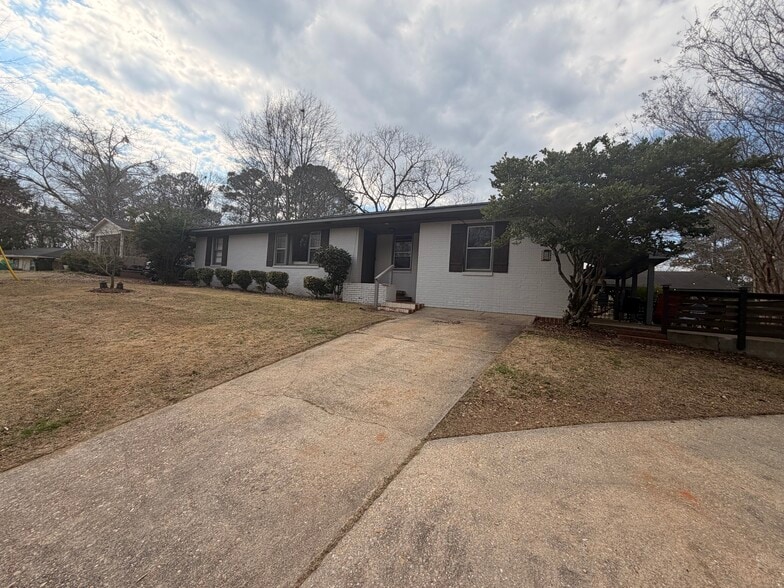 Building Photo - 321 Village Dr