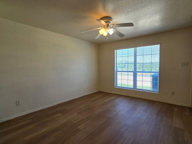 Building Photo - 3406 Zephyr Rd