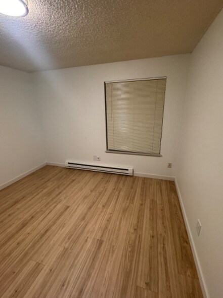 Building Photo - 297 Main St W