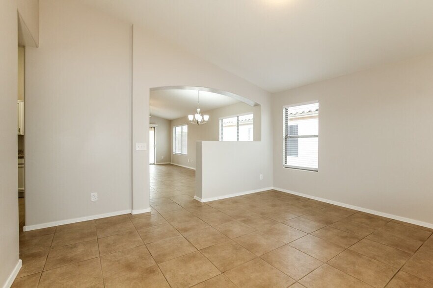 Building Photo - 15814 W Jackson St