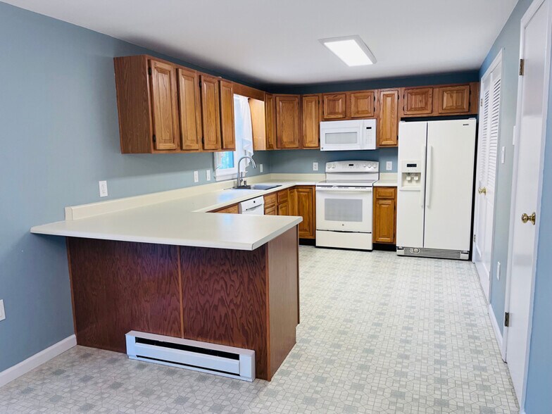 Building Photo - 452 Richmond Rd