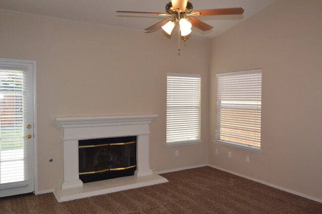 Building Photo - 1035 S Tracy St