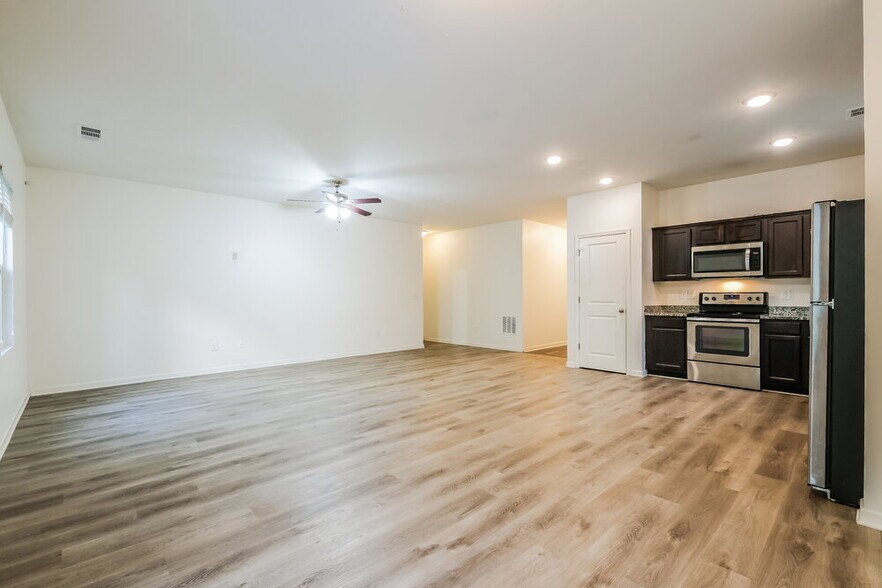 Building Photo - 7261 Lacey Dr