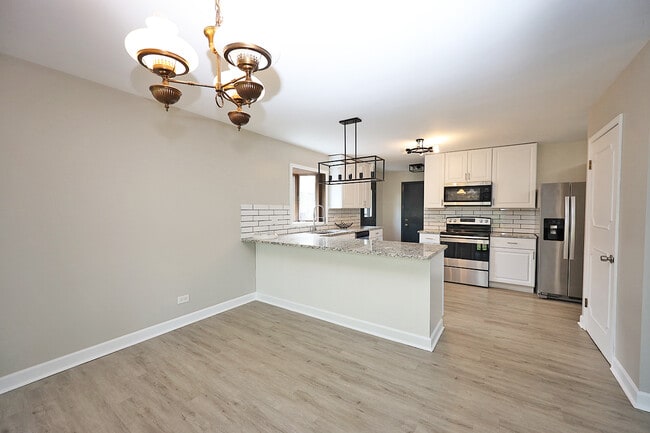 Building Photo - 661 Sycamore Dr