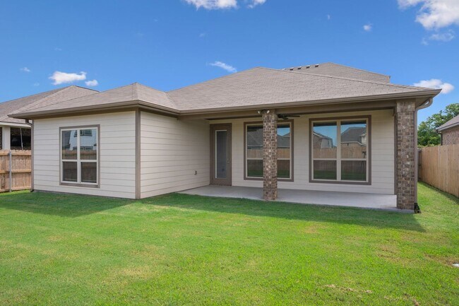 Building Photo - Spacious 4-Bedroom, 3-Bath Home – Over 2,3...