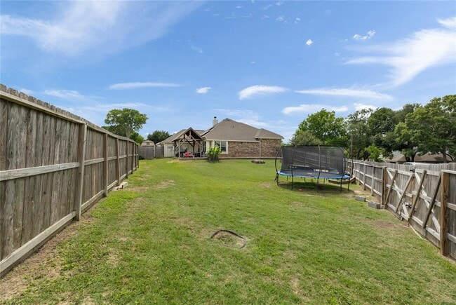 Building Photo - 923 Lake View Dr