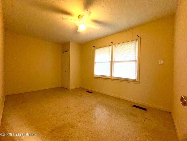 Building Photo - 9909 Mt Eden Rd