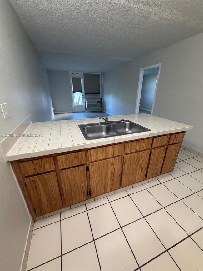 Building Photo - 2771 Riverside Dr