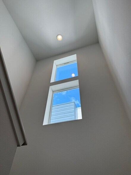 Building Photo - 820 Aloe Pl