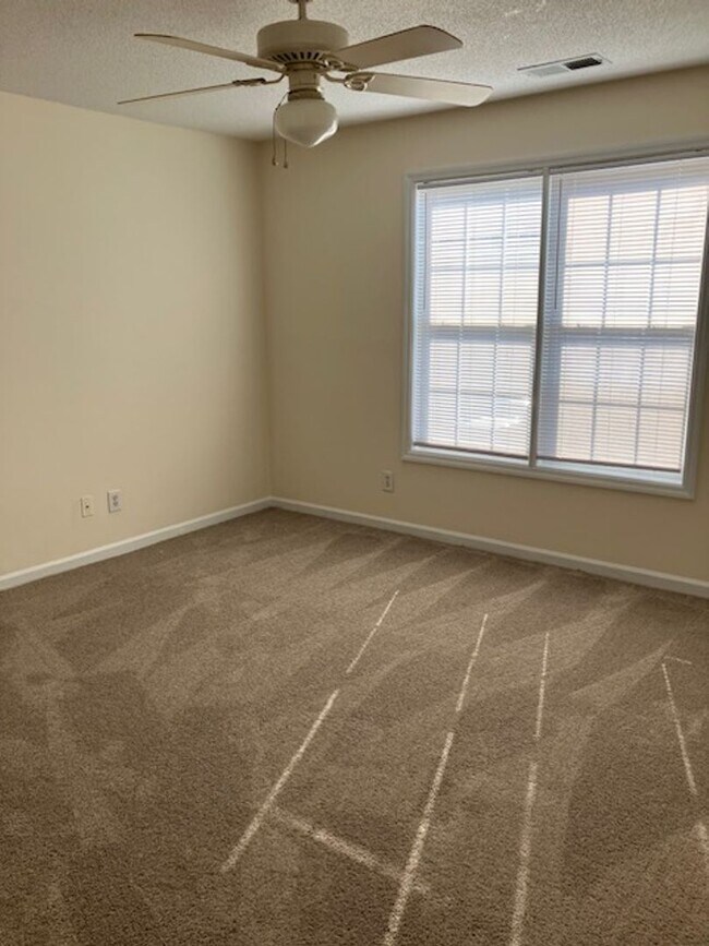 Building Photo - 904 Litchfield Way