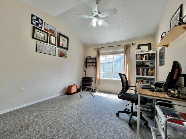 Building Photo - 3 bedroom 2 bathroom Condo in West Fort Co...