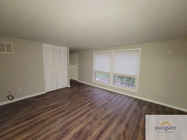 Building Photo - 488 West Ct