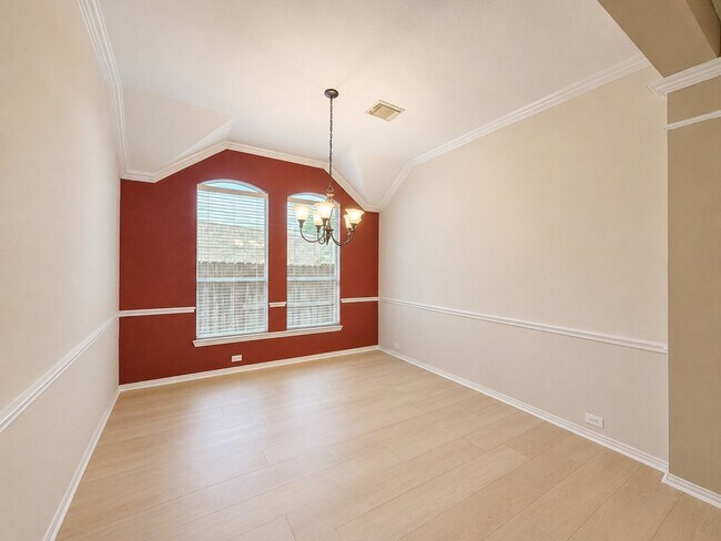 Building Photo - 3043 Summercrest Dr