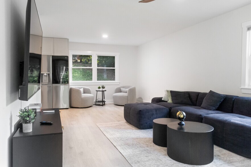 Building Photo - 523 Princeton St