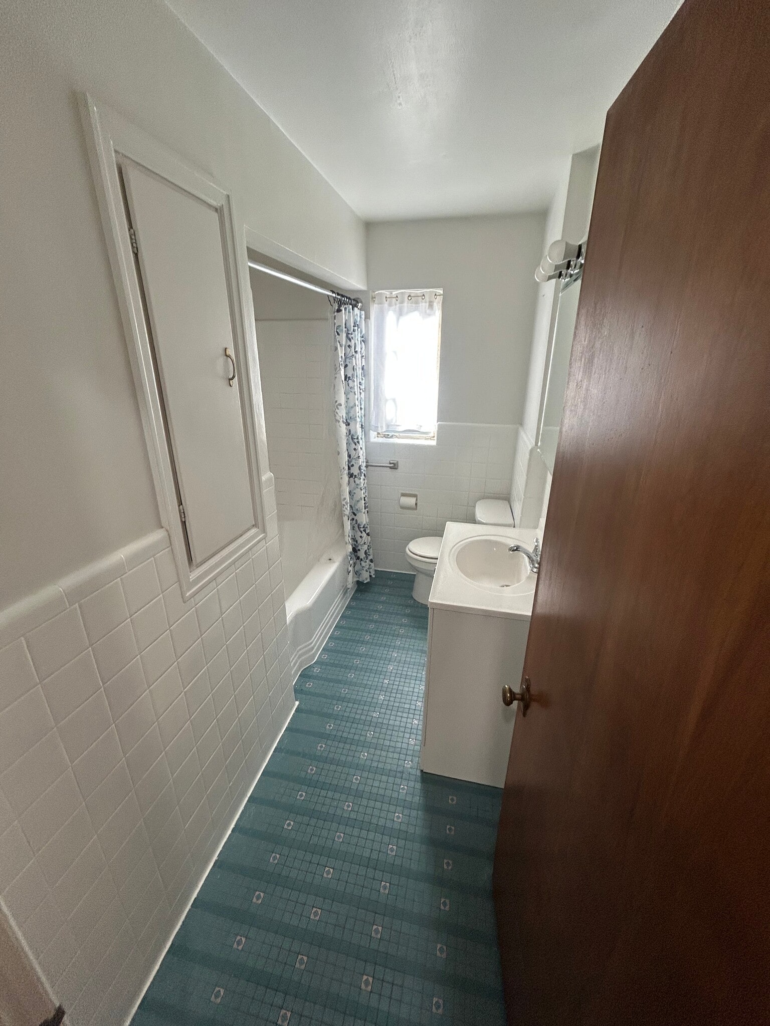 Bathroom - 2677 Powhattan Pky