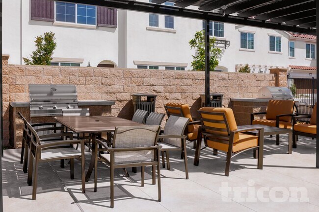 Building Photo - 10525 Alegria Ct