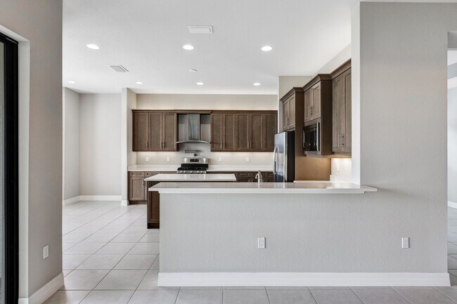 Building Photo - ** STONECREEK ** 3 BED + DEN / 3.5 BATH - ...