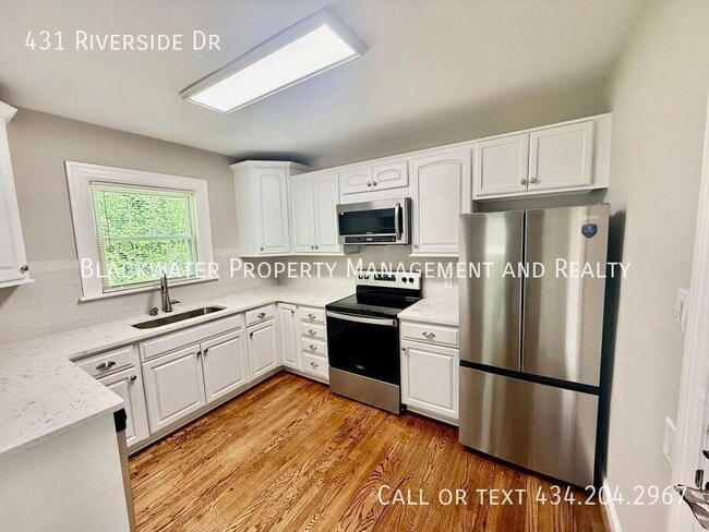 Building Photo - 431 Riverside Dr