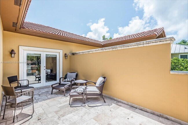 Building Photo - 3065 Allamanda St