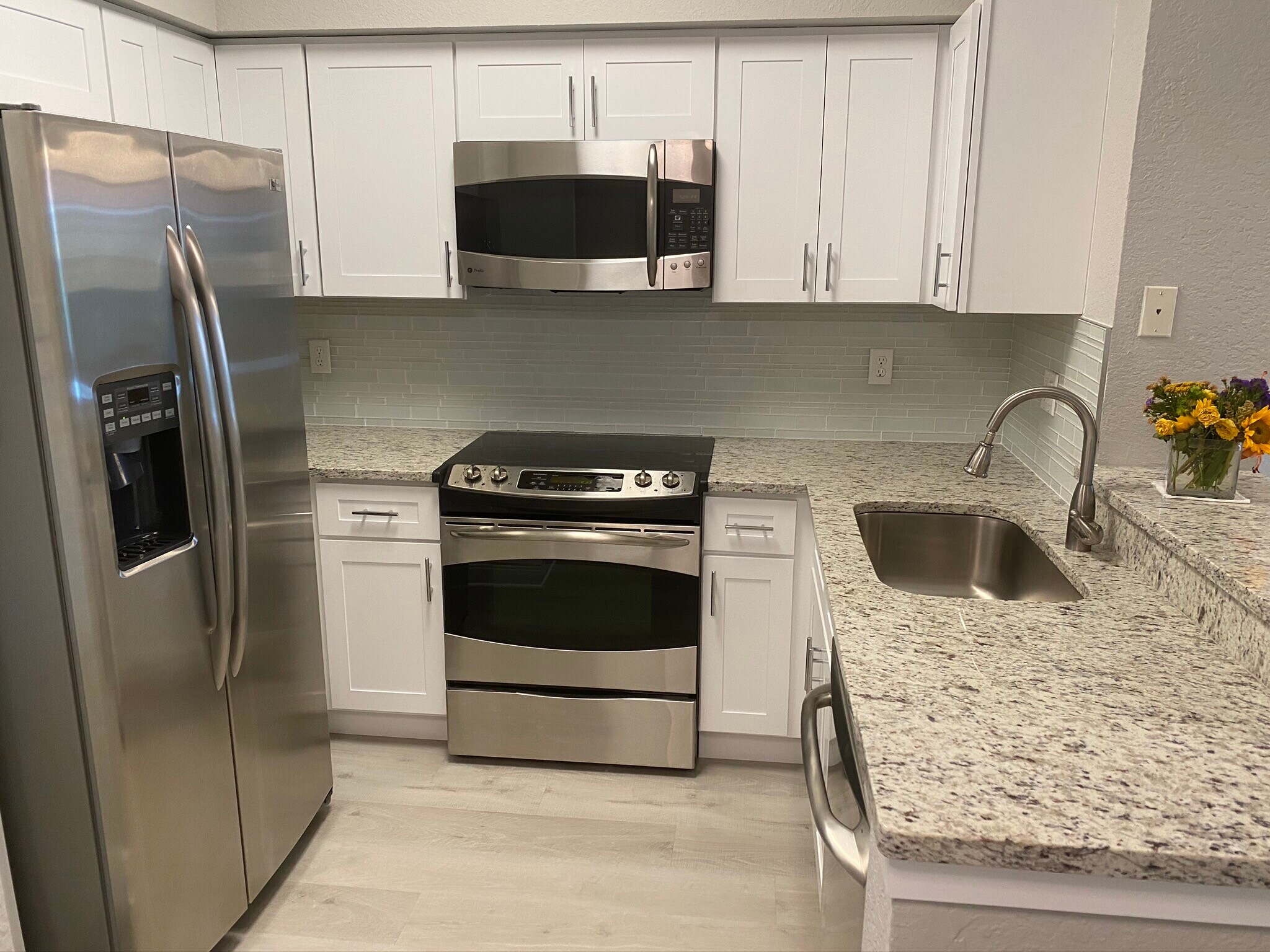 Stainless Steel Appliances - 23660 Walden Center Dr