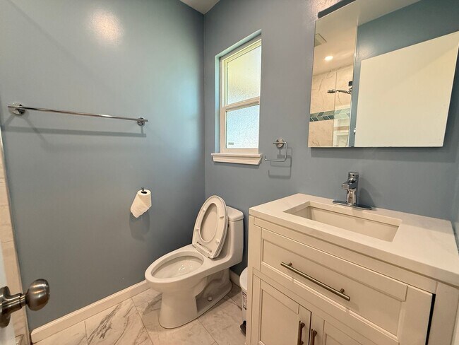 Building Photo - Updated Single Story Home located in Desirable Glenmoor Neighborhood of Fremont