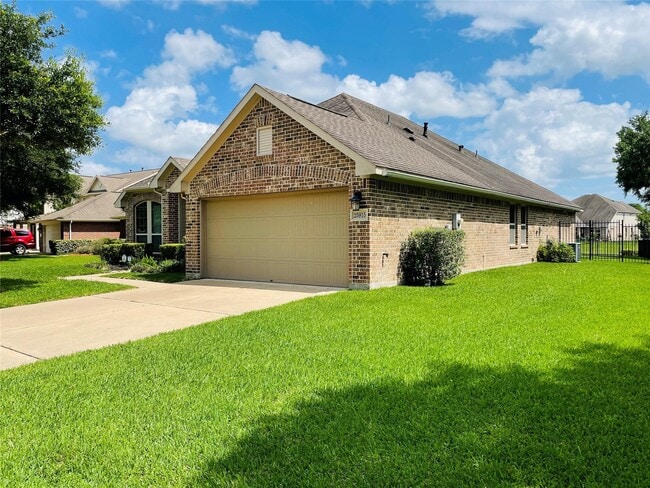 Building Photo - 25915 S Lakefair Dr