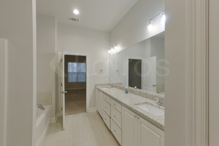 Building Photo - 4847 E Dacha Ln